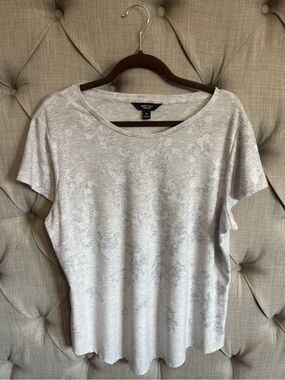 Vera Wang Pale Gray Burnout Scoop Neck Short Sleeve Tee